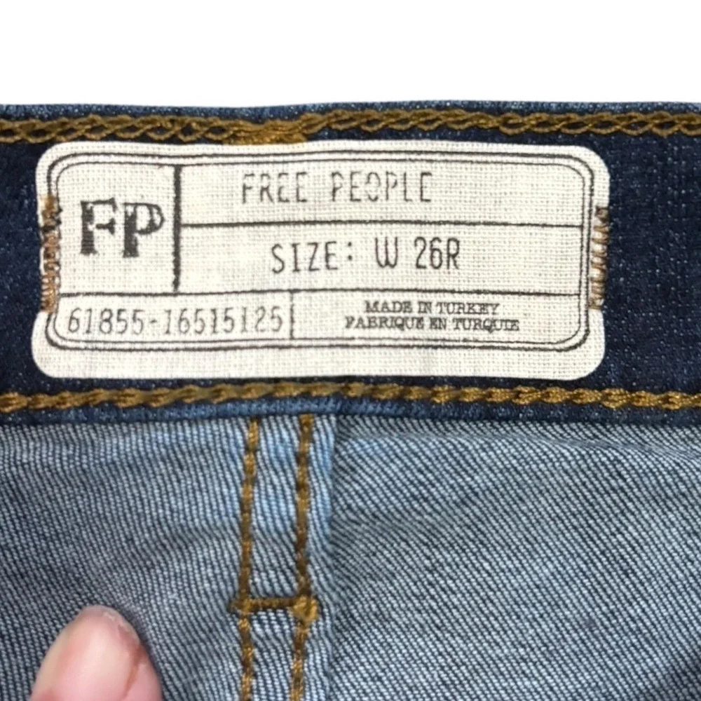Free People Women's Dark Wash Ripped Knee Skinny‎ Jeans Size 26R NWOT